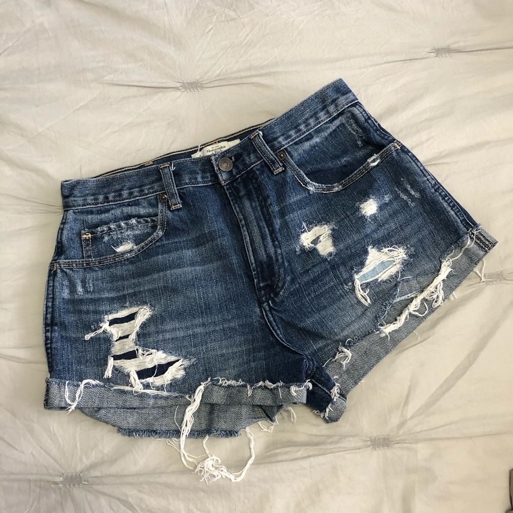 Abercrombie & Fitch Ripped High waist shorts